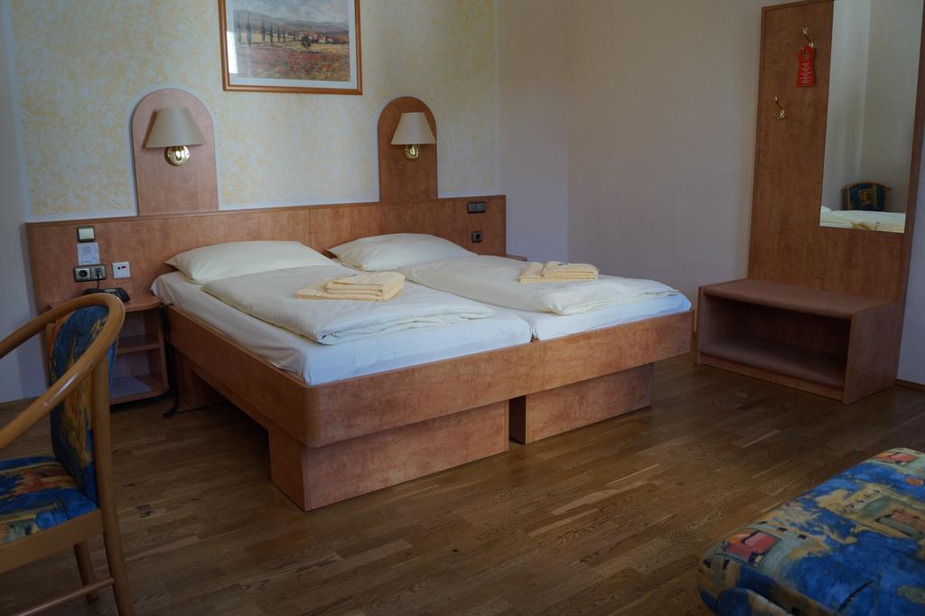 Schlosshotel Am Hainich Behringen  Kamer foto